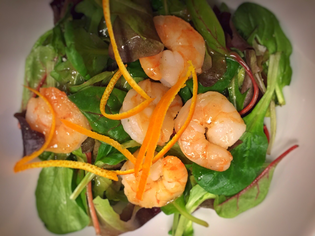 Feldsalat mit Garnelen