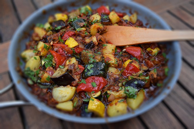 Backgemüse in Bratpfanne