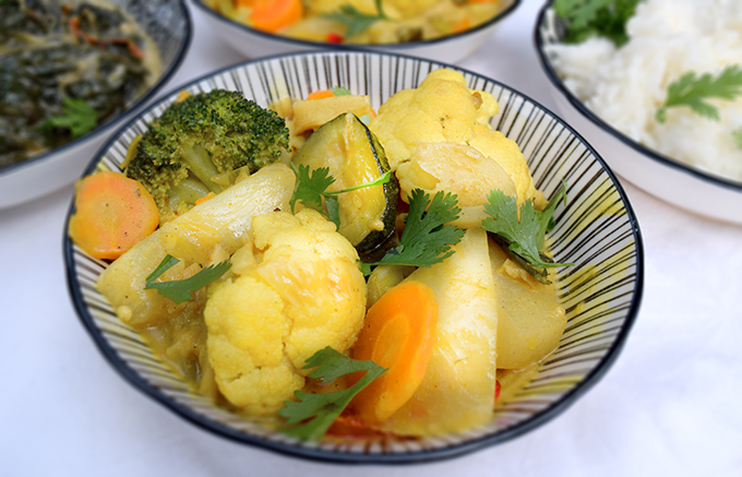 Gemüsecurry Reis in Schälchen