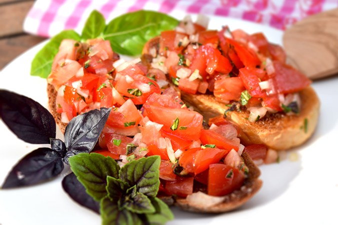 Bruschetta mit Basilikum
