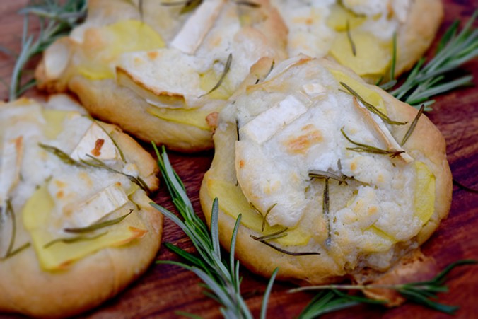 Focaccia Ziegenkäse Rosmarinzweige