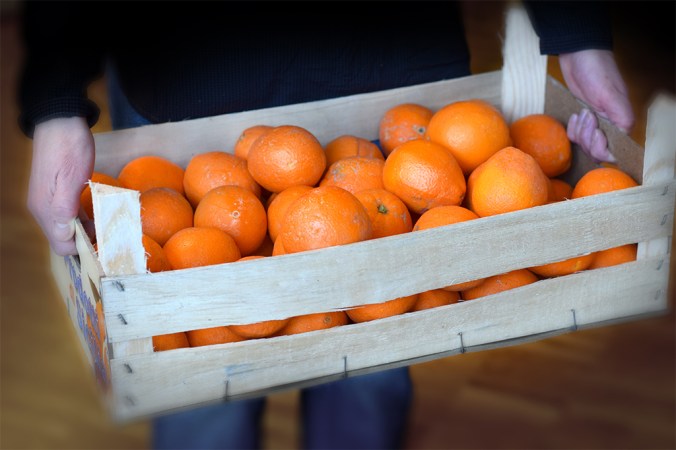 Kiste mit Orangen