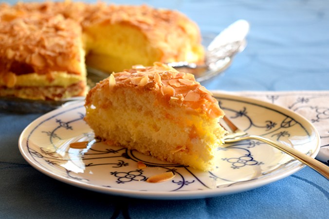 Gefüllter Bienenstich