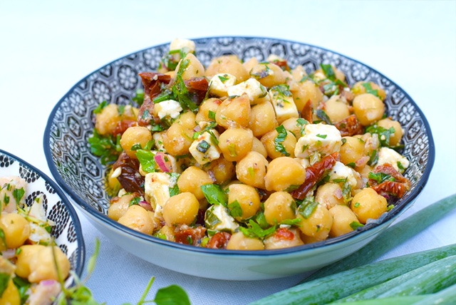 Kichererbsensalat mit getrockneten Tomaten