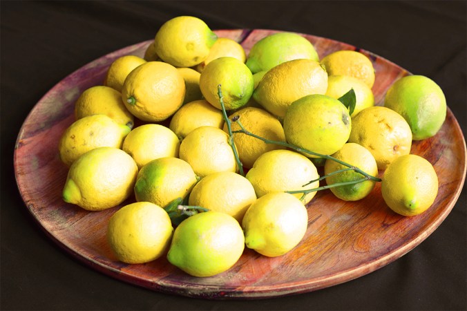 Frische Zitronen aus Sizilien