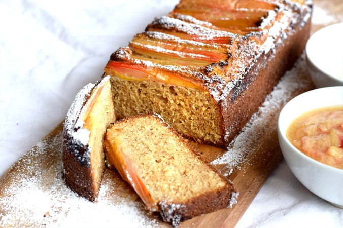 Rhabarberkuchen mit Joghurt