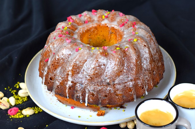 Zitronenkuchen mit Pistazien